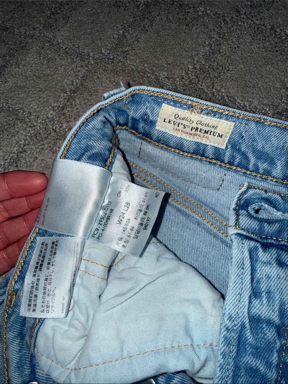 Levi's 501 Women's Skinny Jeans in Medium Blue with Distressed Cut - Picture 3 of 4
